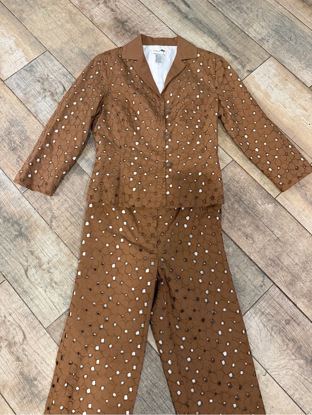 Island Republic Brown Eyelet 3/4 Blazer & Wide-Leg Capri Pants Set White Lining - Picture 4 of 10